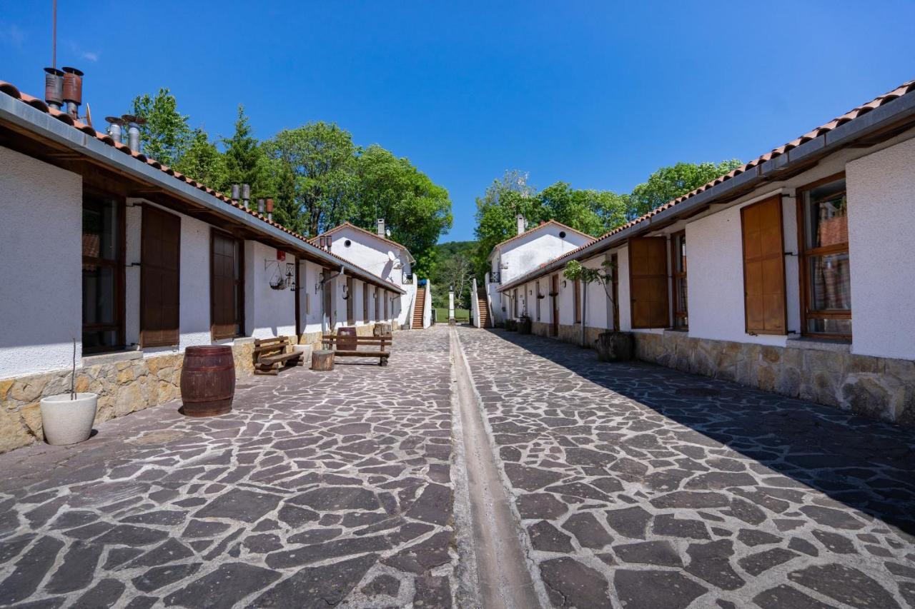 Kampaoh Sierra De Urbasa Hotel Bacaicoa Exterior photo